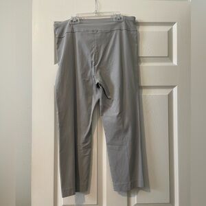 Macy’s Alfani brand Pull-on Capri Pants - light gray - LIKE NEW